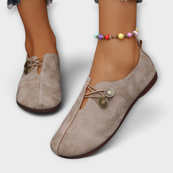 Noeva – Buty z Retro Akcentem